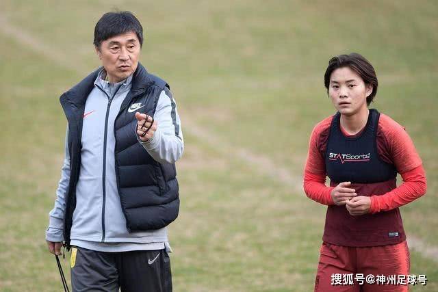 蒂莱曼斯首秀数据：出场67分钟评分6.7